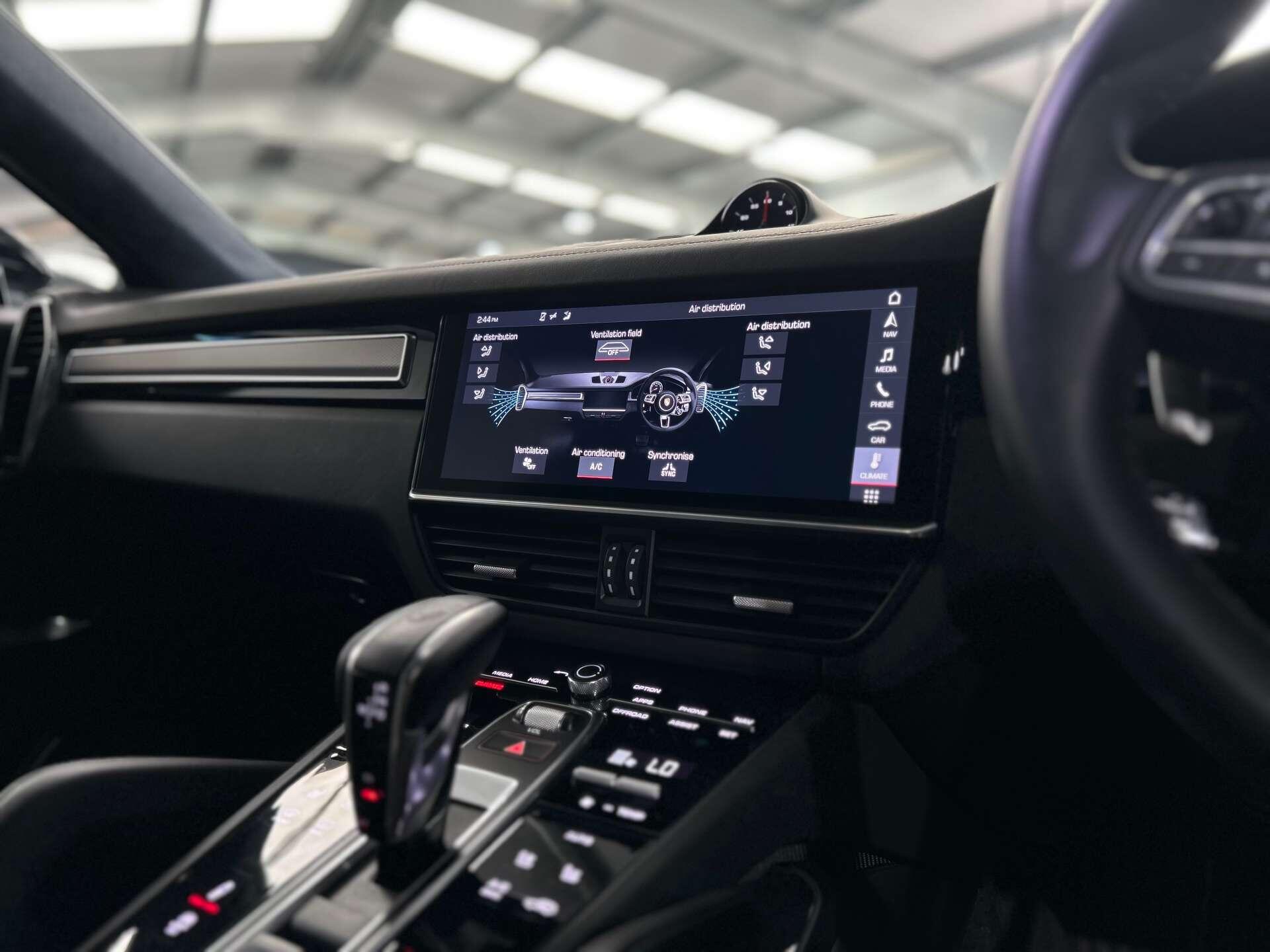 Porsche Cayenne view 41