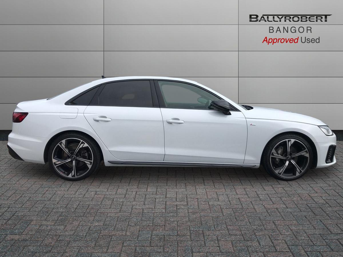 Audi A4 view 9