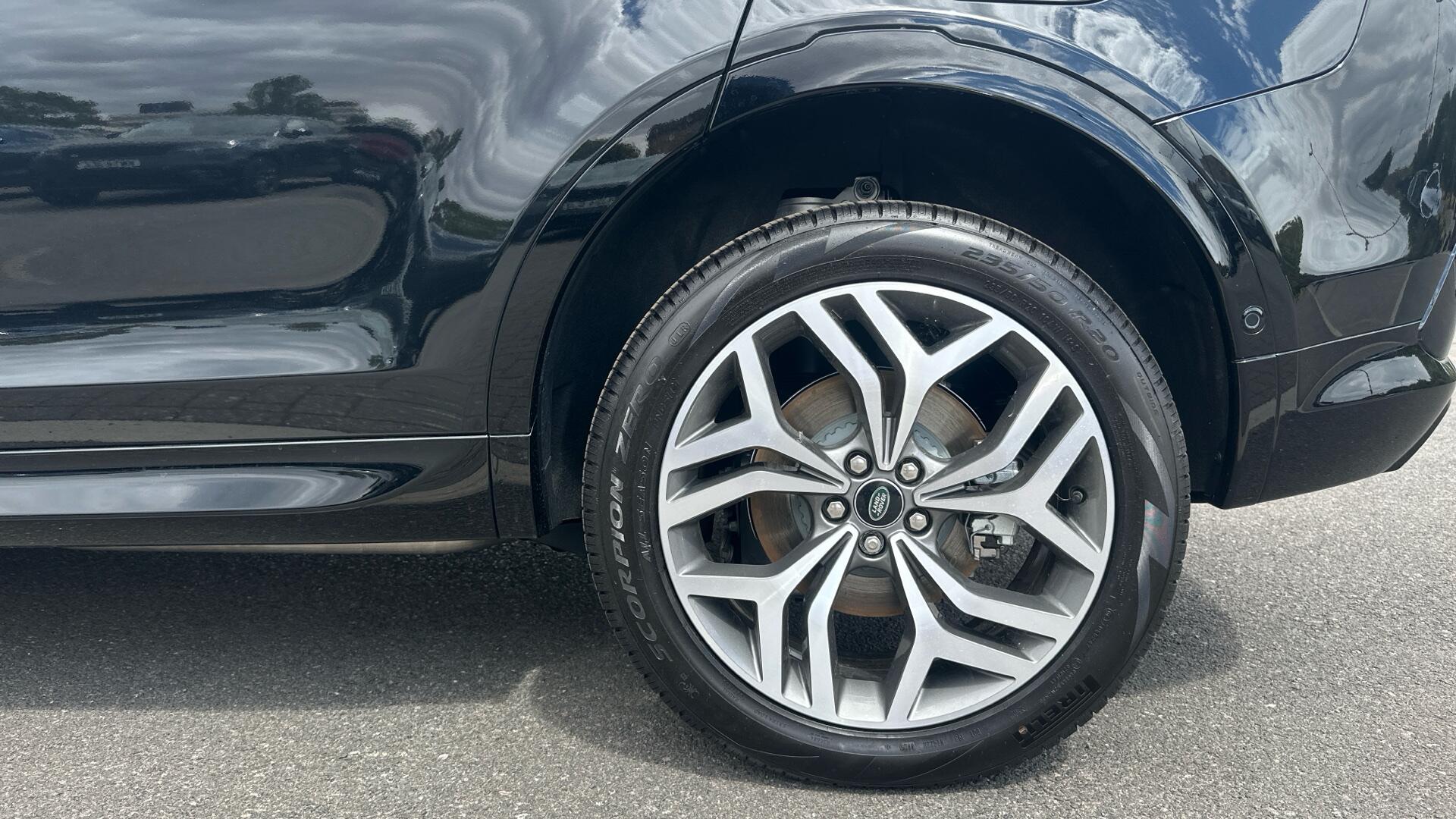 Land Rover Discovery Sport view 18