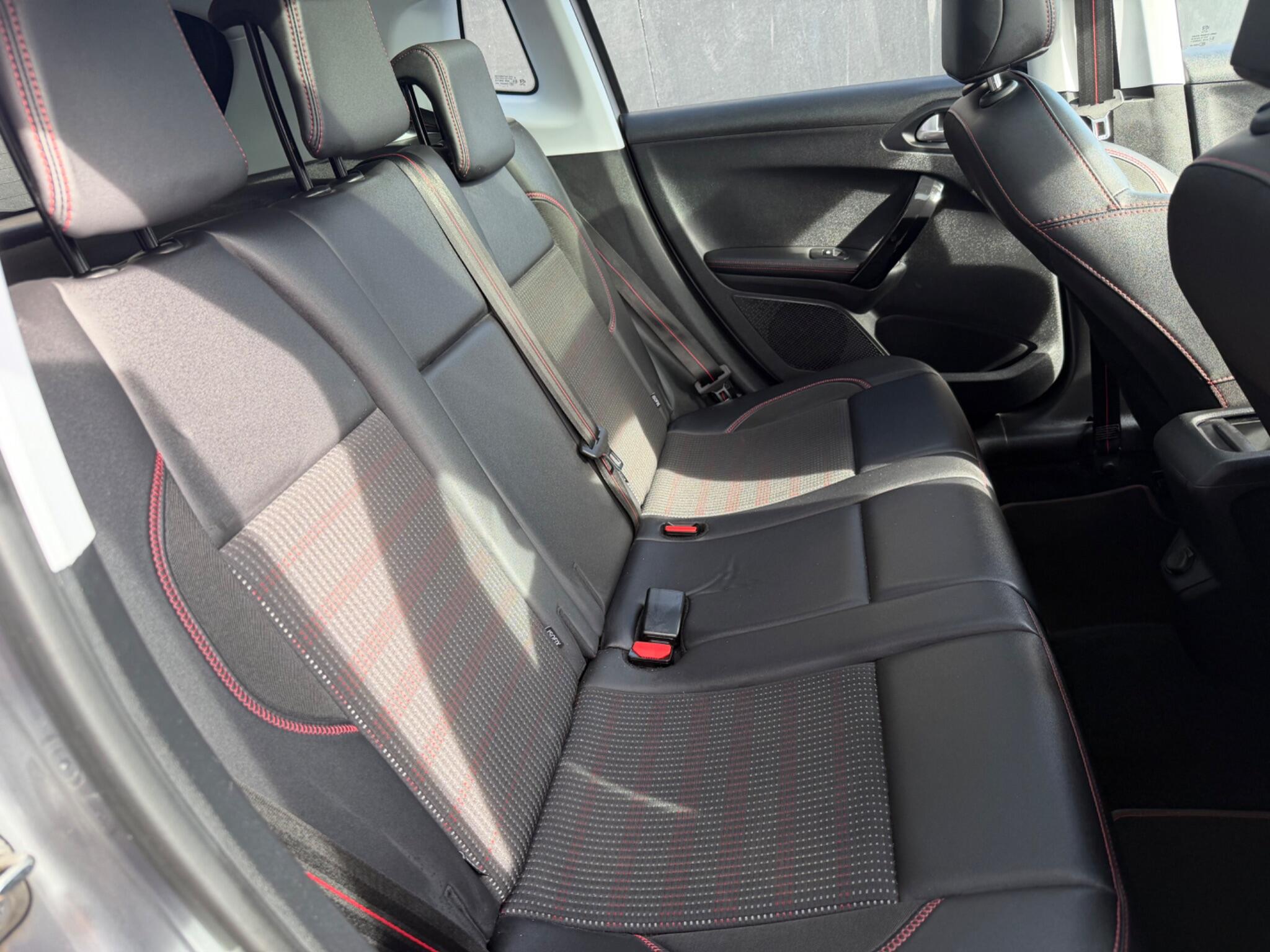 Peugeot 2008 view 9