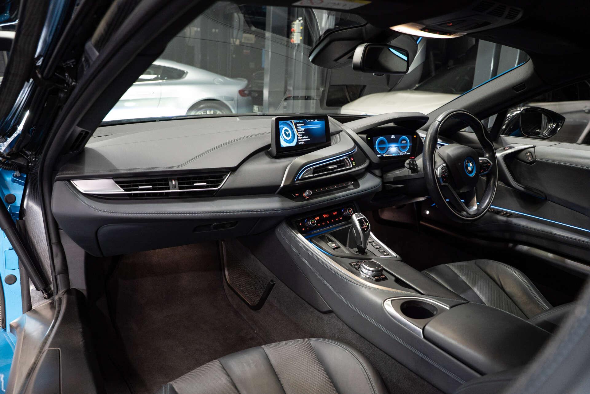BMW I8 view 3