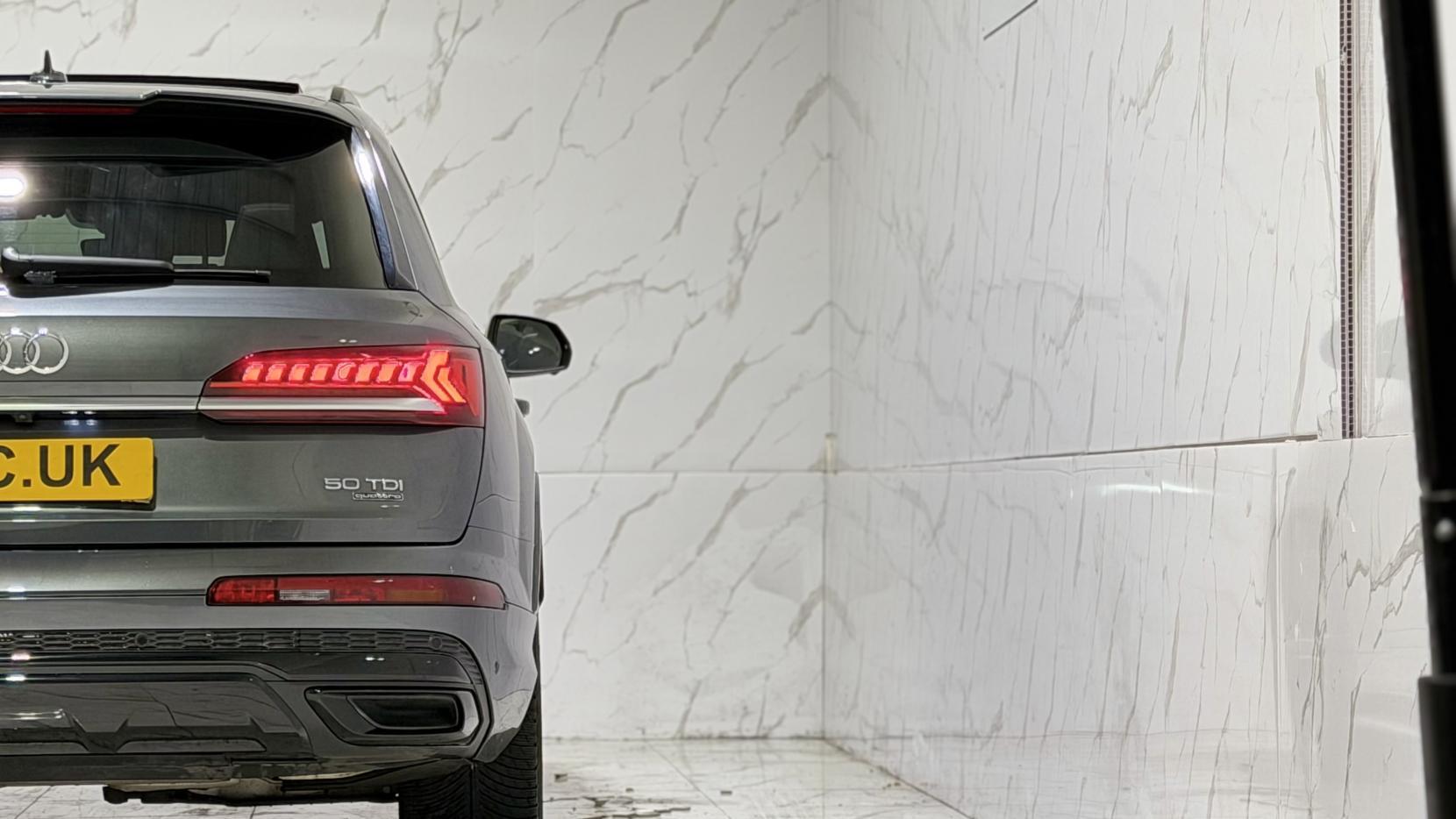 Audi Q7 view 65