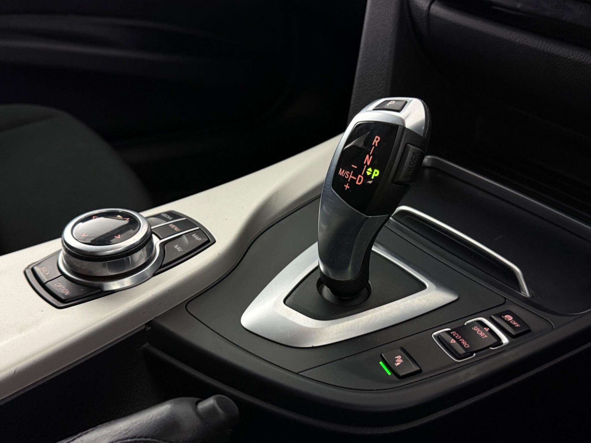 BMW 3 Series view 22