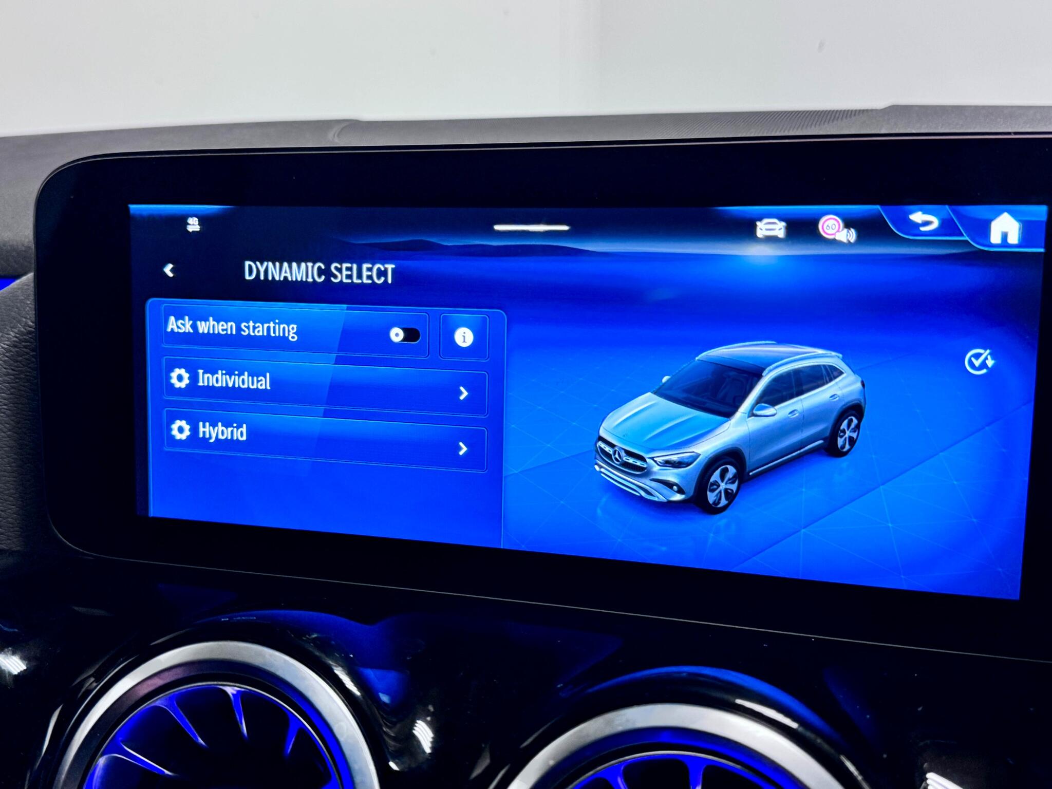 Mercedes-Benz Gla view 55
