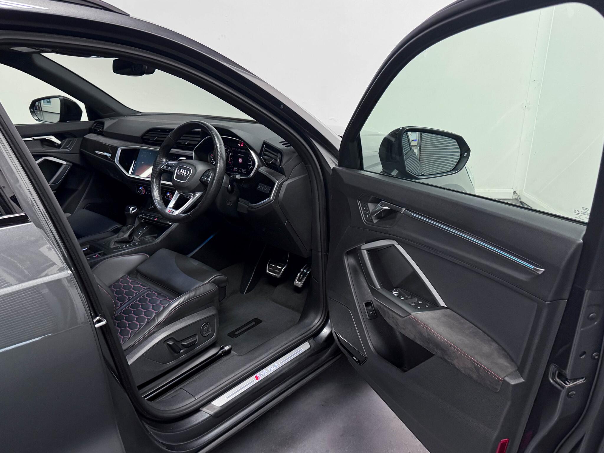 Audi RS Q3 view 23