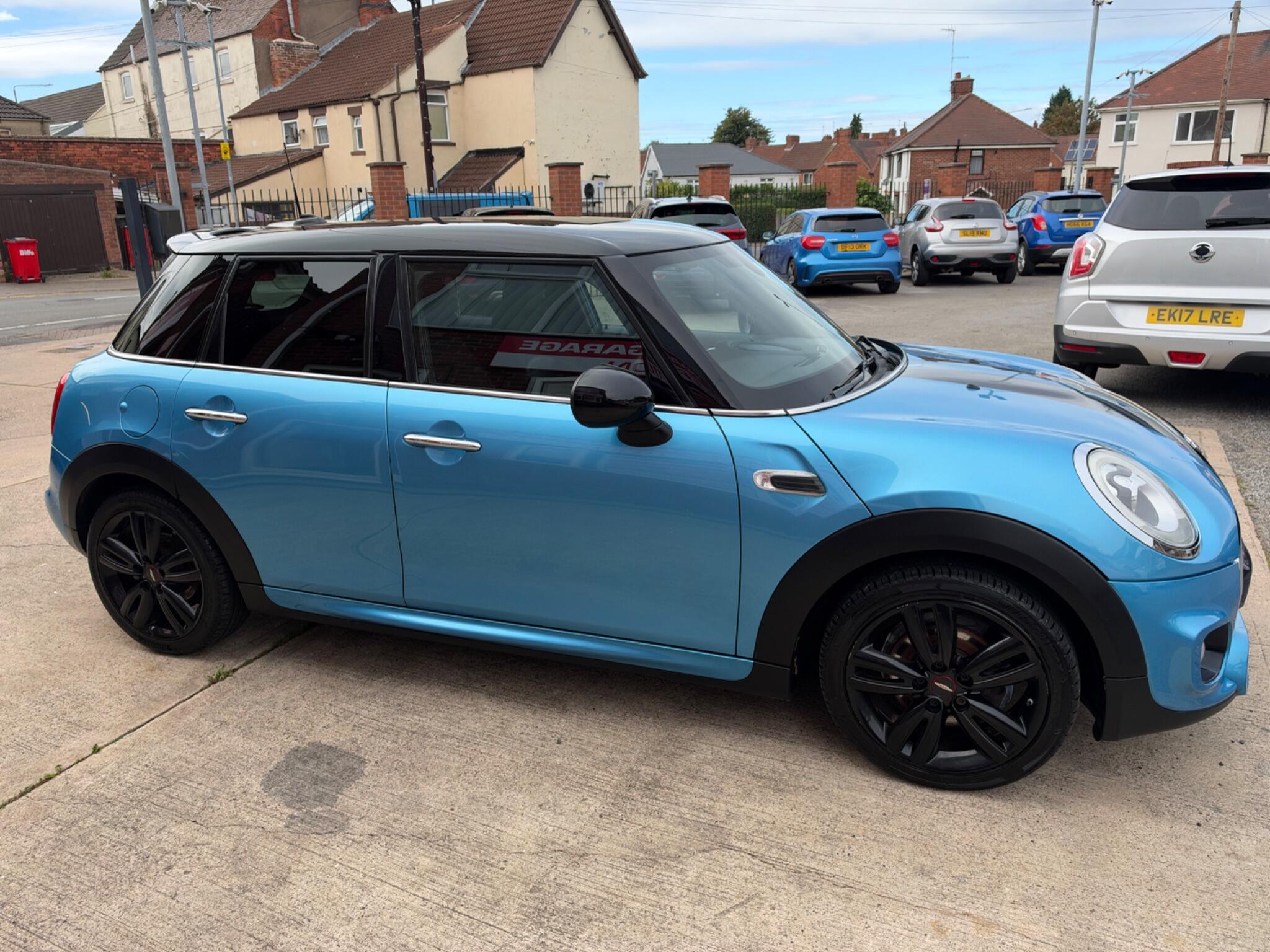 Mini Hatch view 6