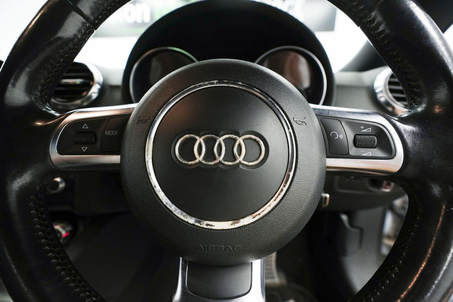 Audi TT view 22