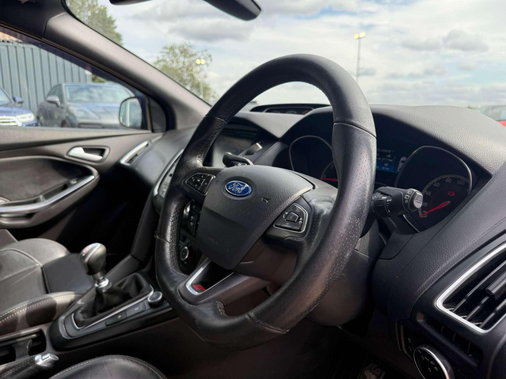 Ford Focus view 25