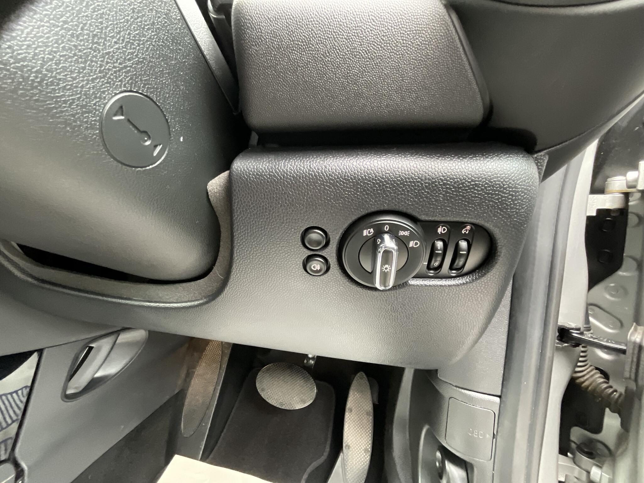 Mini Hatch view 36
