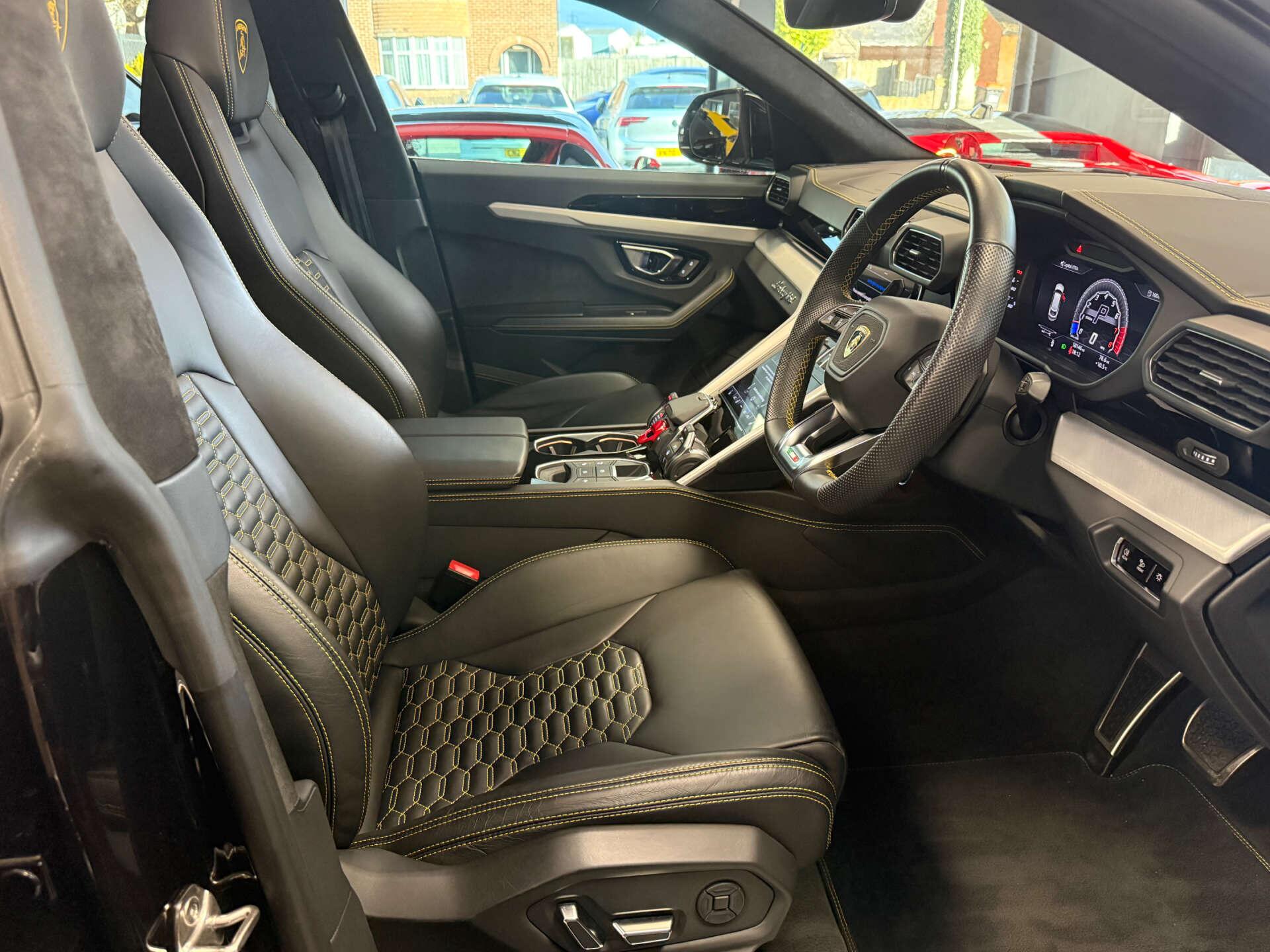 Lamborghini Urus view 11