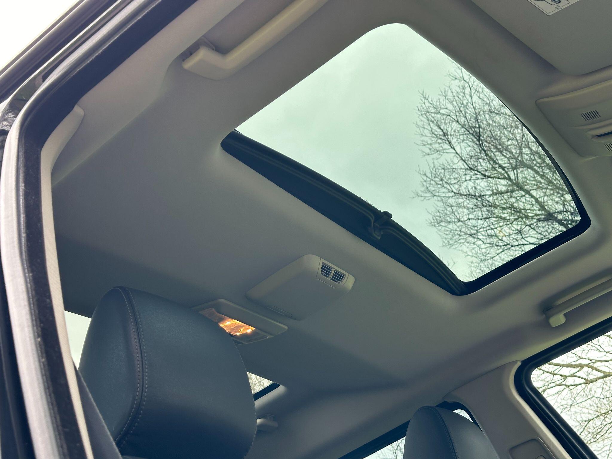 Land Rover Discovery view 8