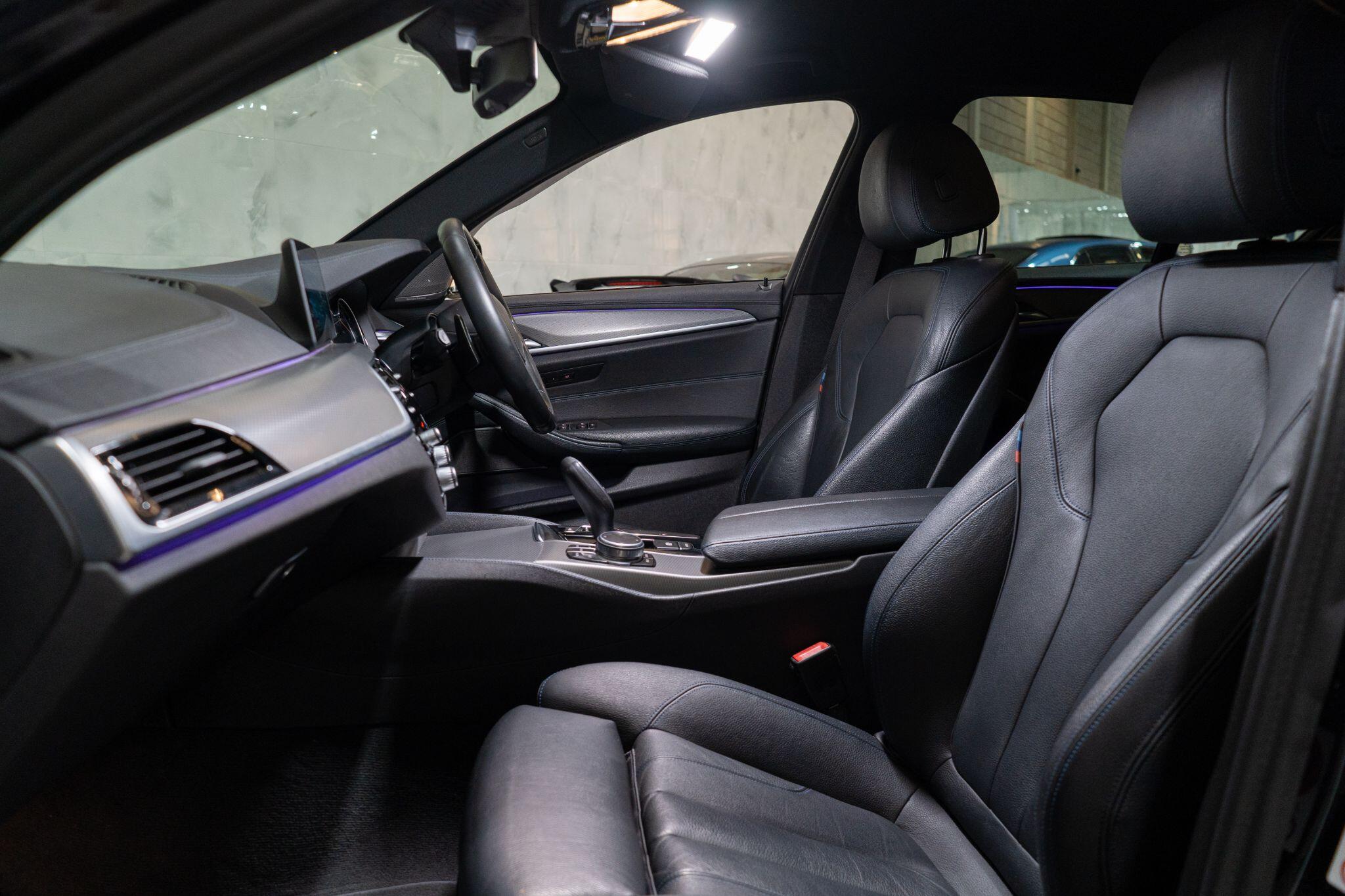 BMW 5 Series view 30