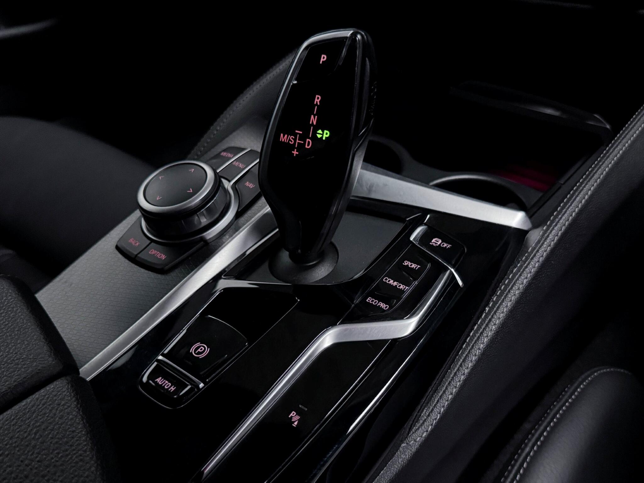 BMW 5 Series view 34