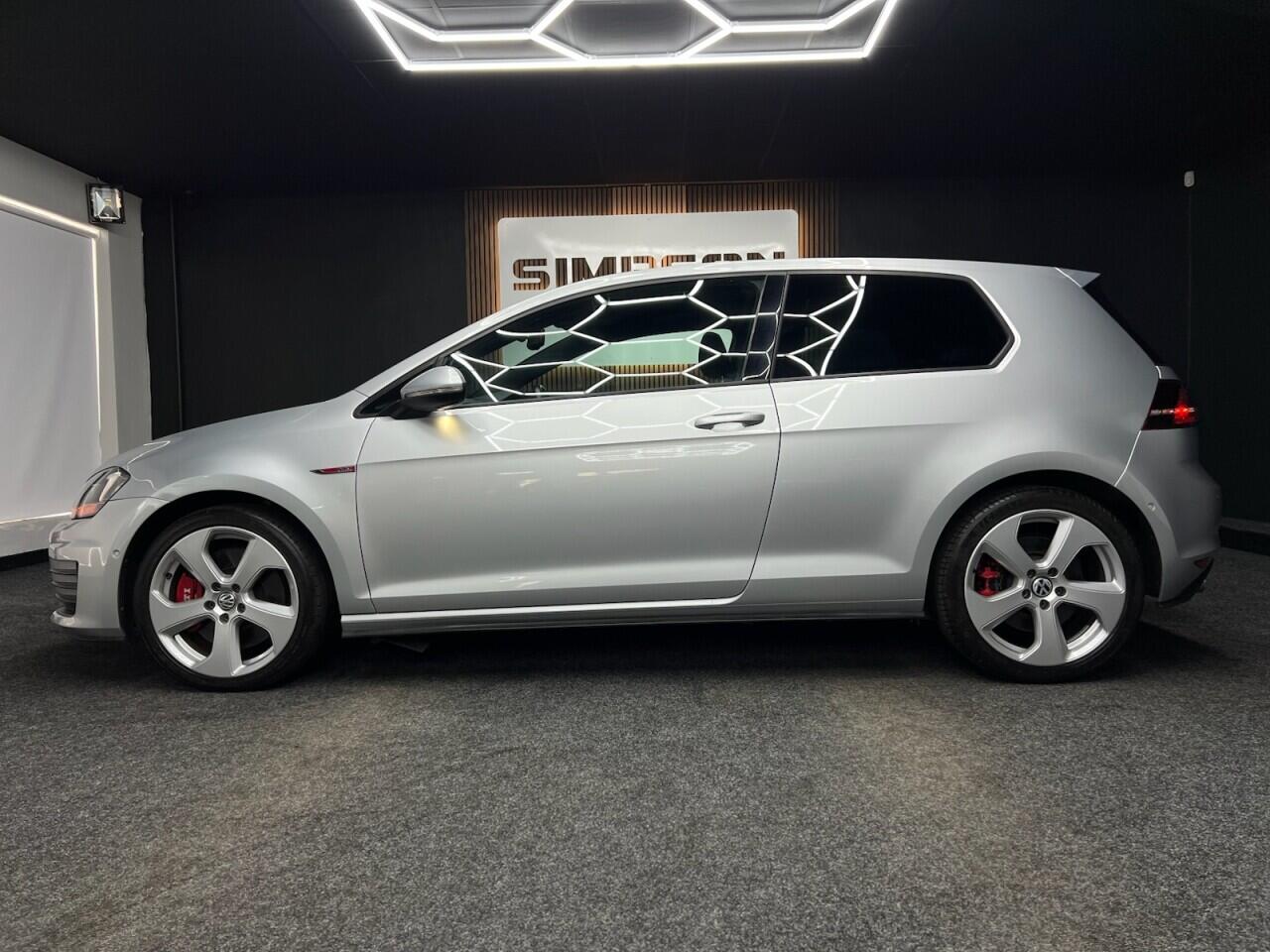 Volkswagen Golf view 4