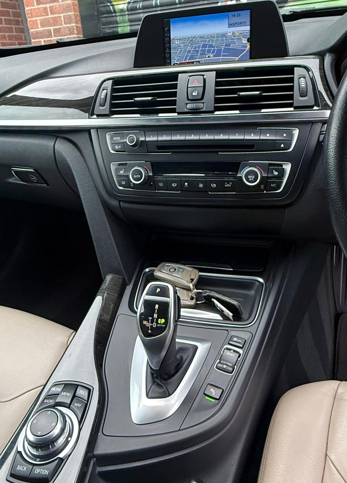 BMW 3 Series view 33