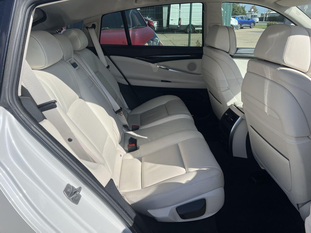 BMW 5 Series view 23