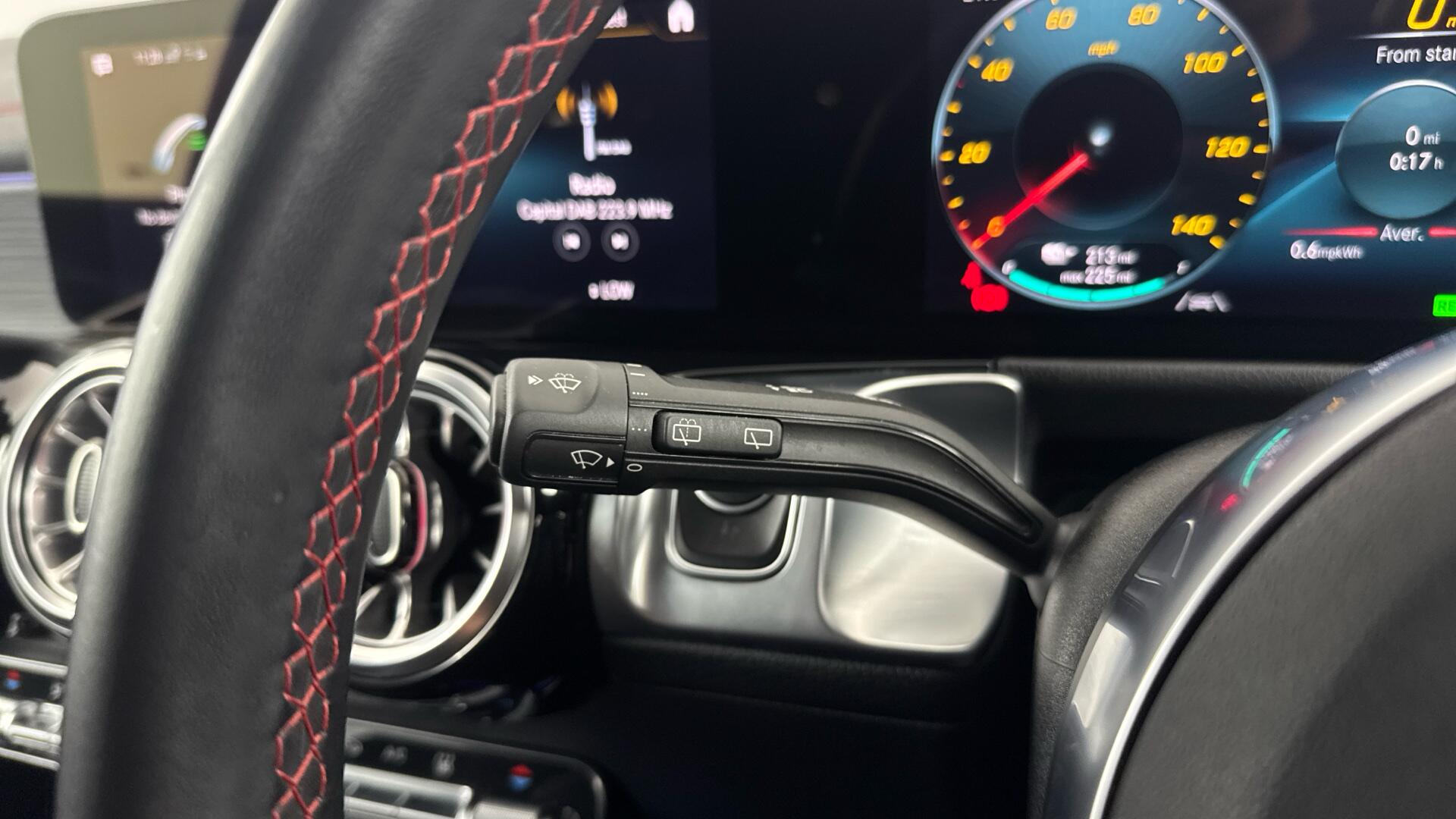 Mercedes-Benz Eqb 300 view 43