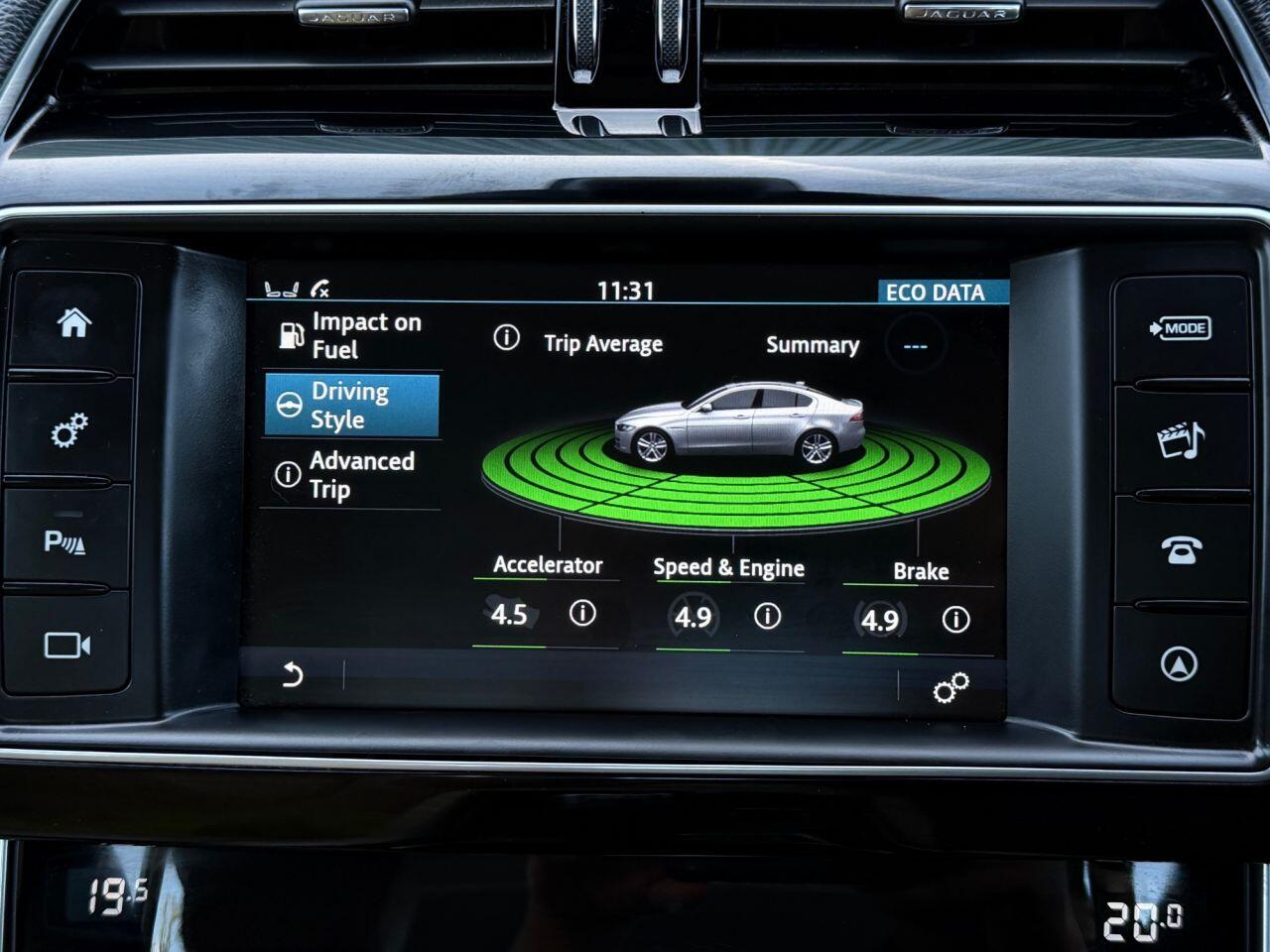 Jaguar Xe view 40