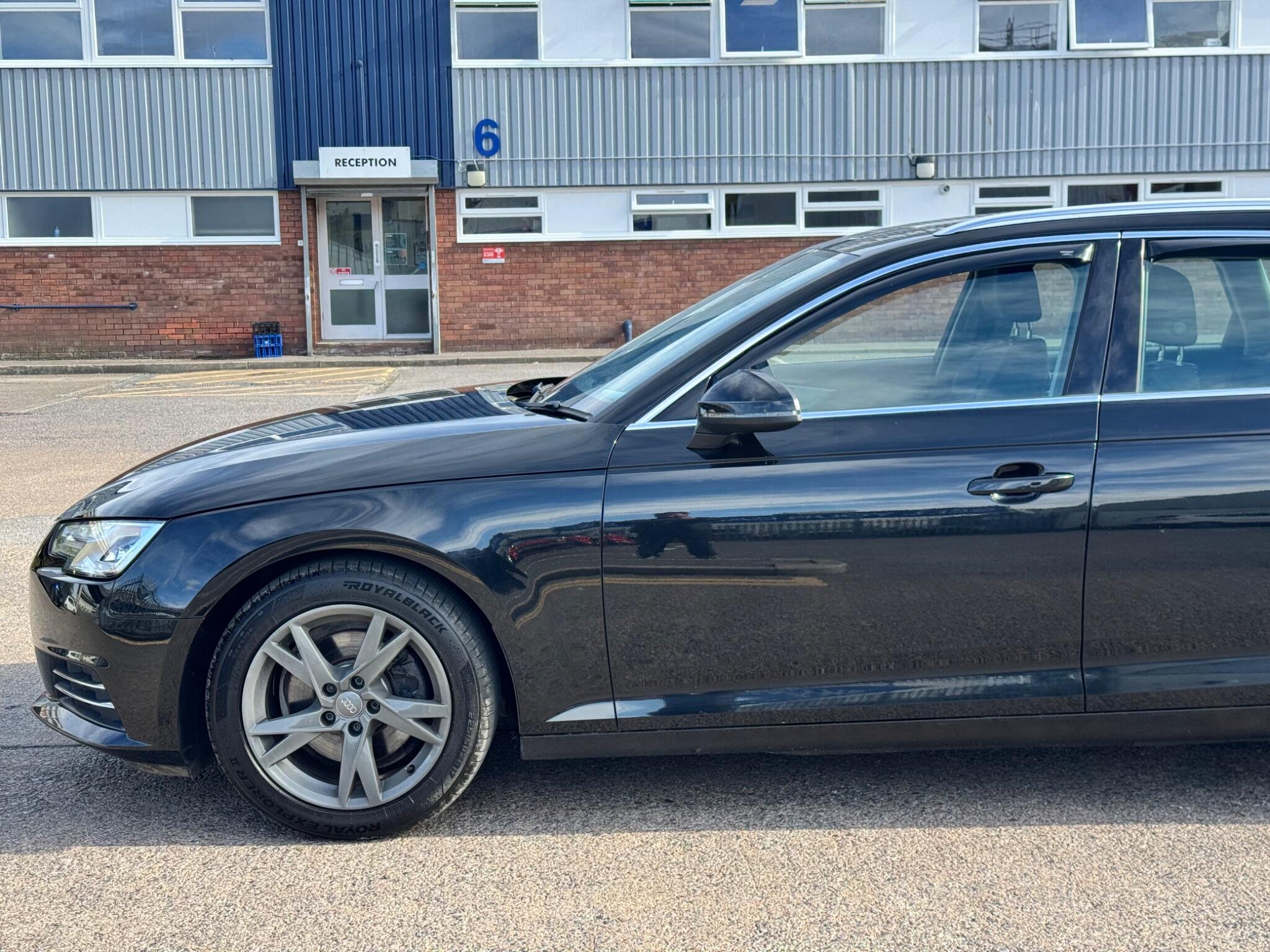 Audi A4 view 9