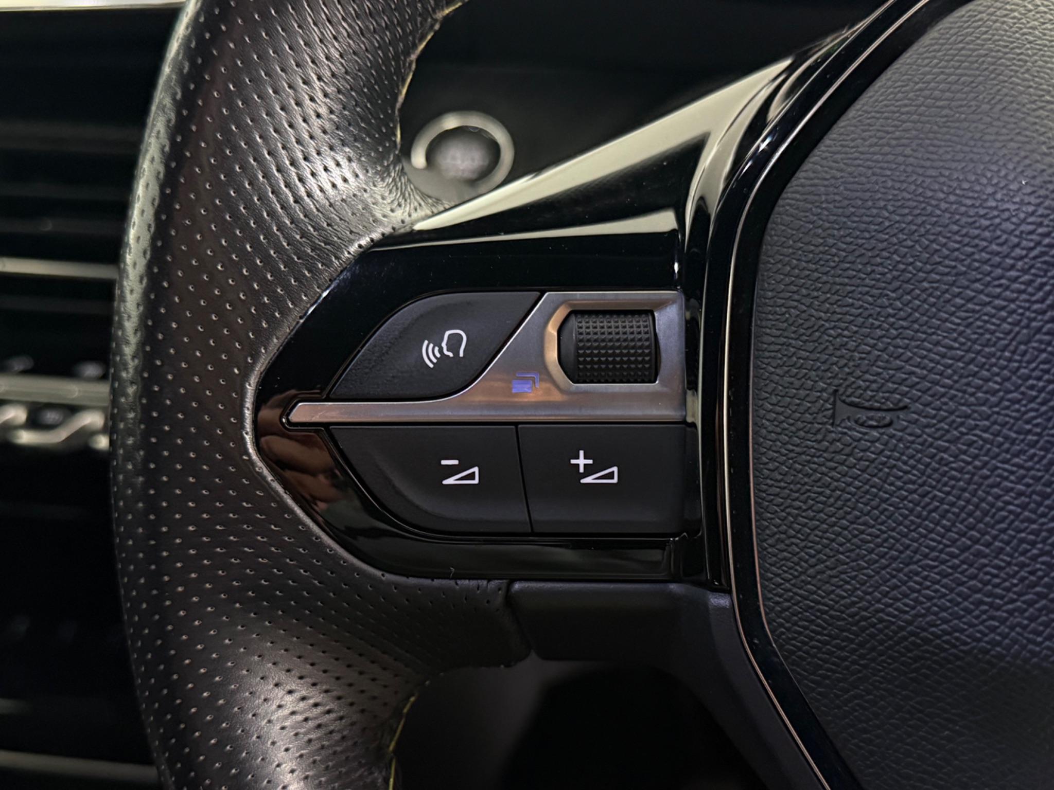 Peugeot 208 view 13