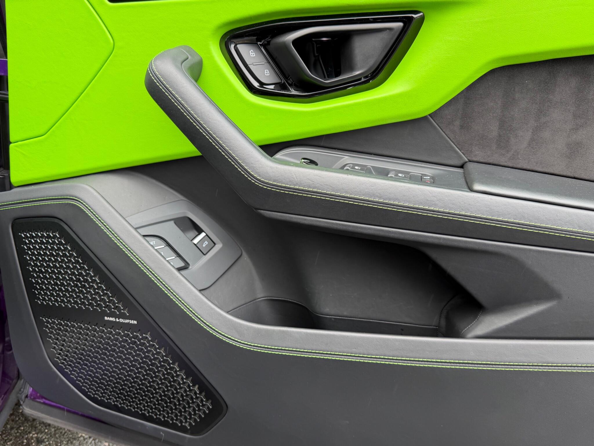 Lamborghini Urus view 15