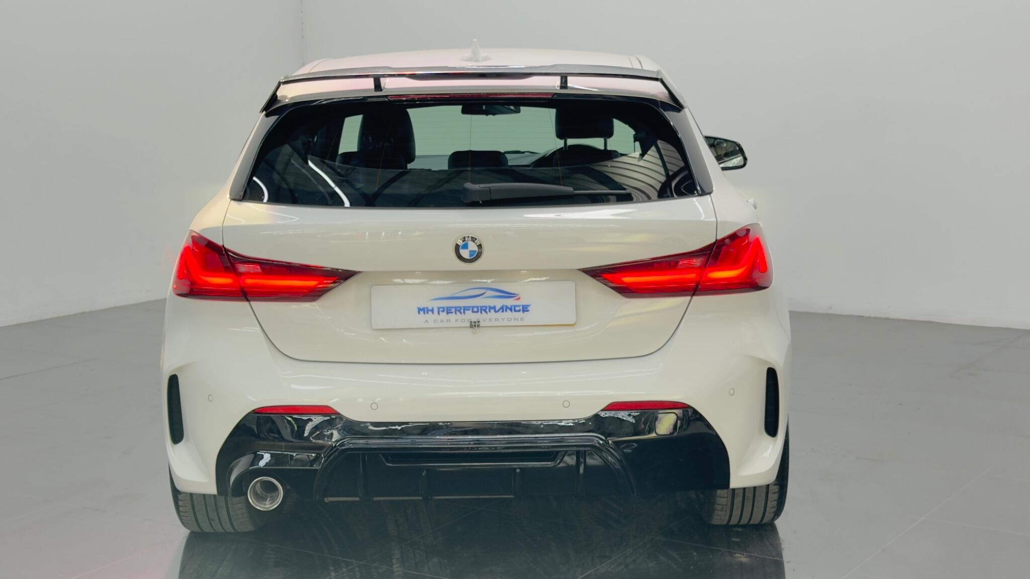 BMW 1 Series view 9