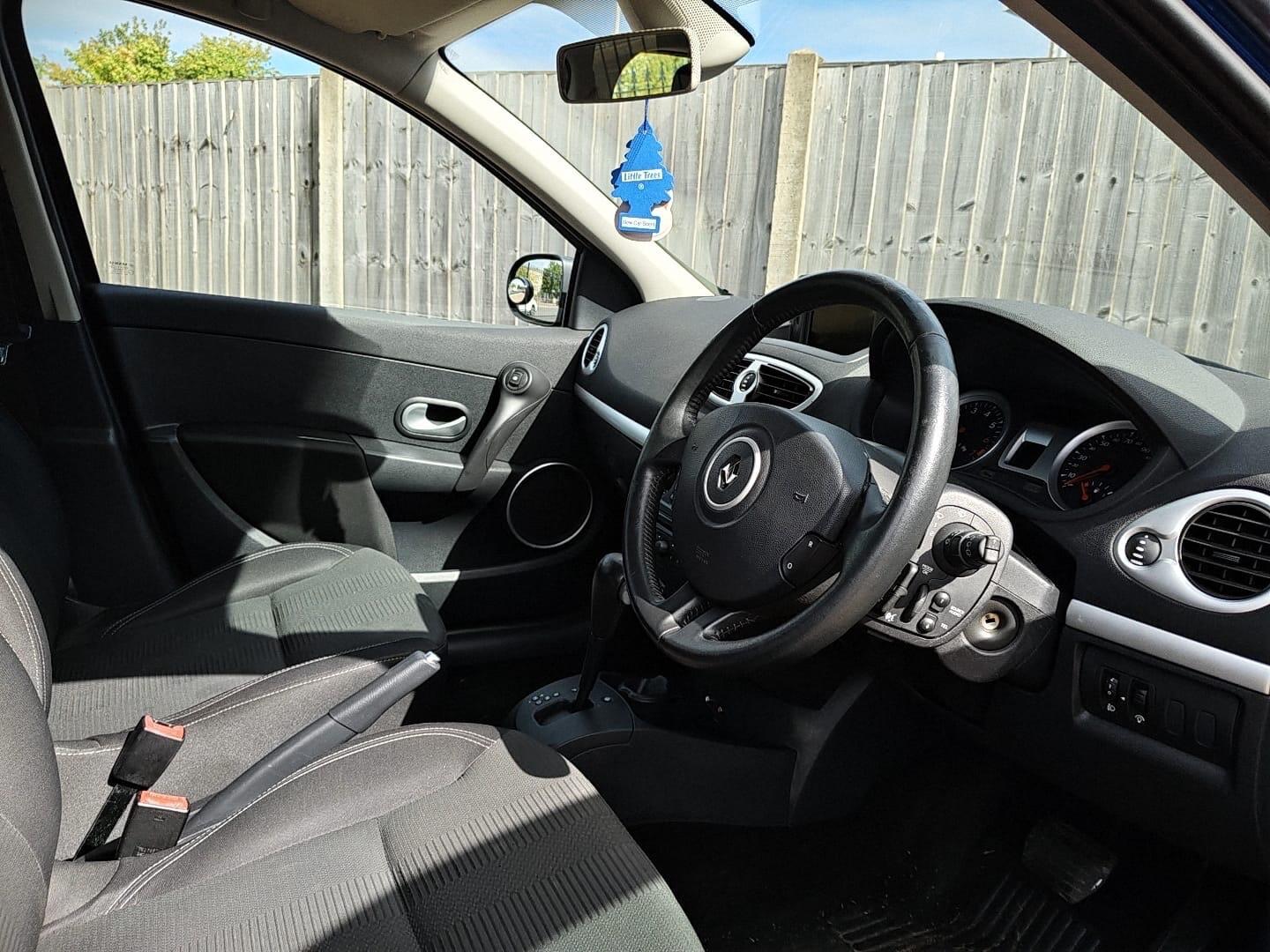 Renault Clio view 11