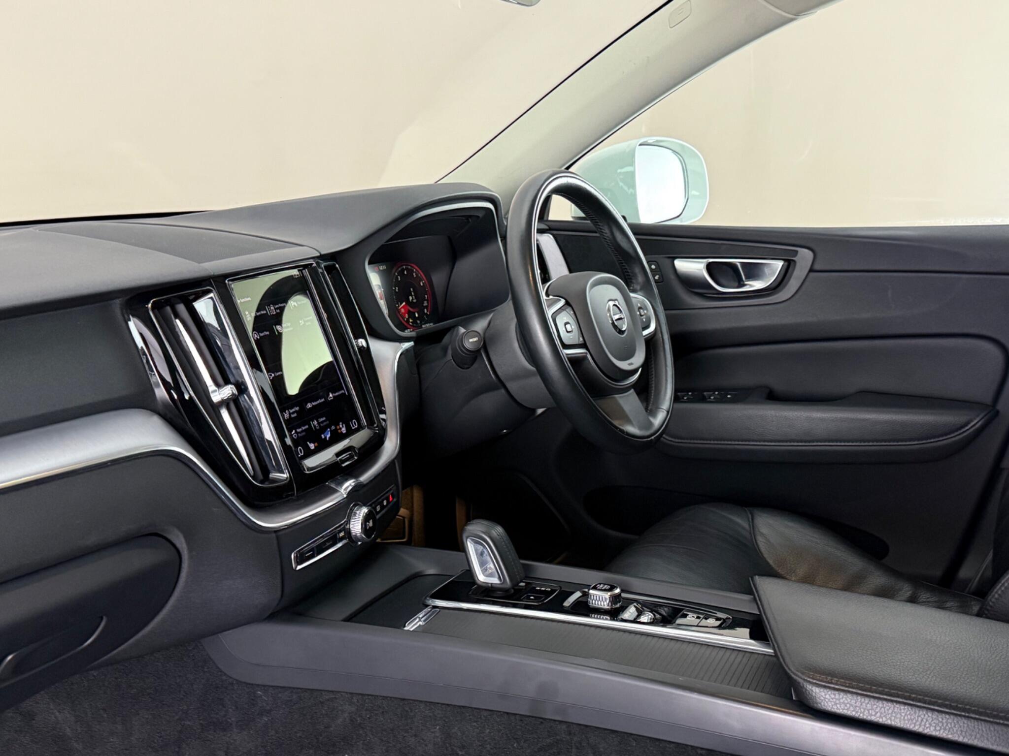Volvo XC60 view 4