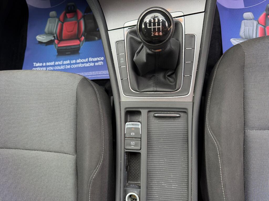 Volkswagen Golf view 23
