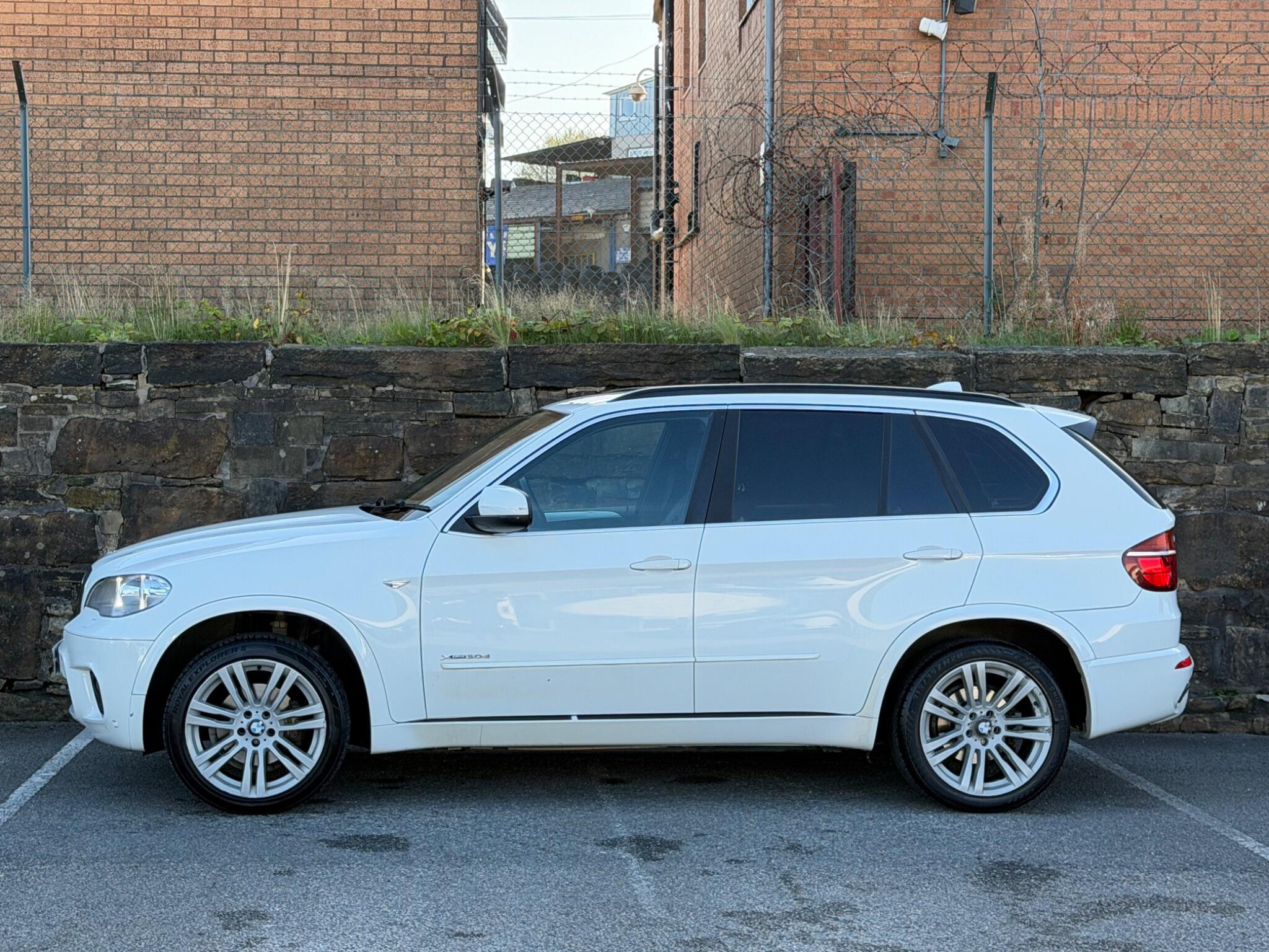 BMW X5 view 4