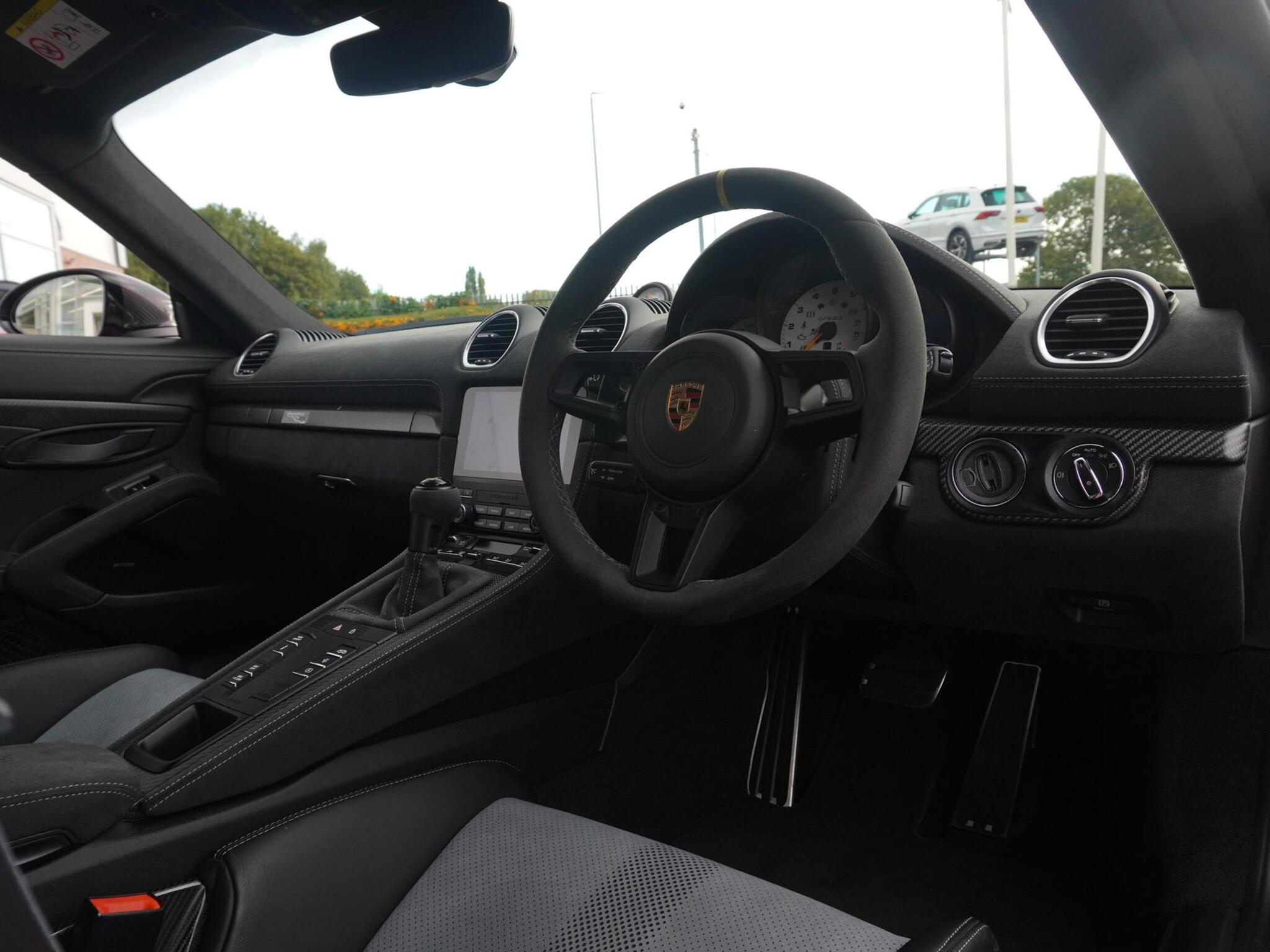 Porsche Cayman view 9
