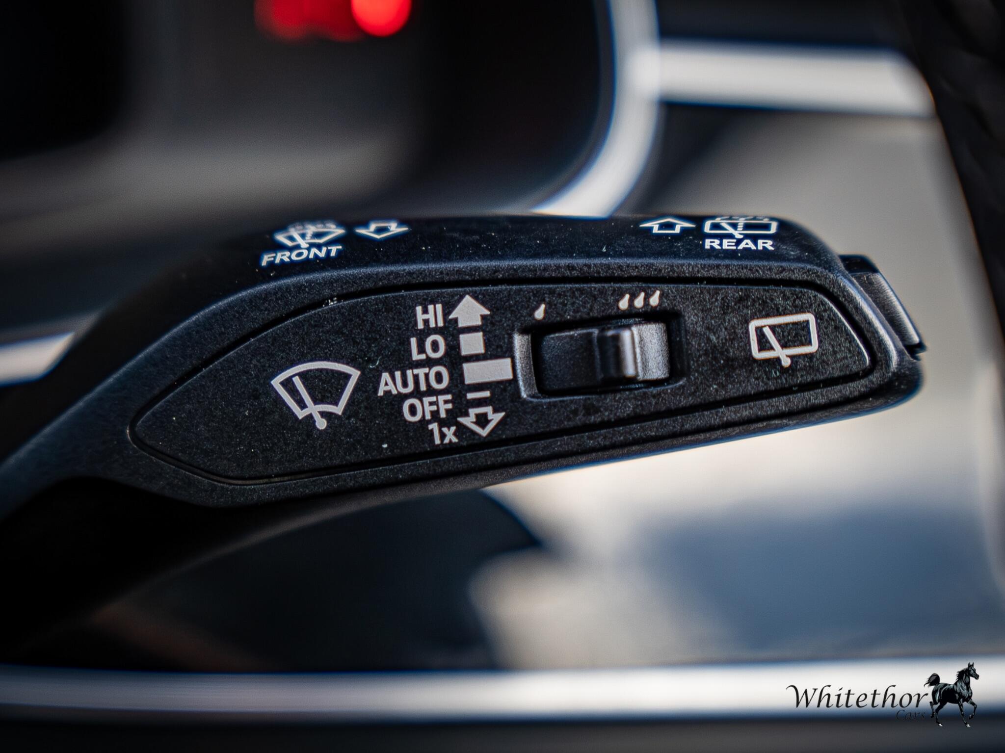 Audi RS Q8 view 24