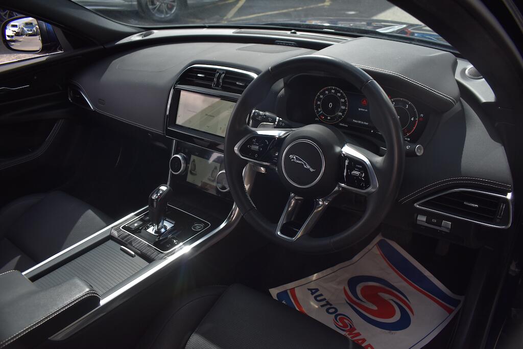 Jaguar Xe view 10
