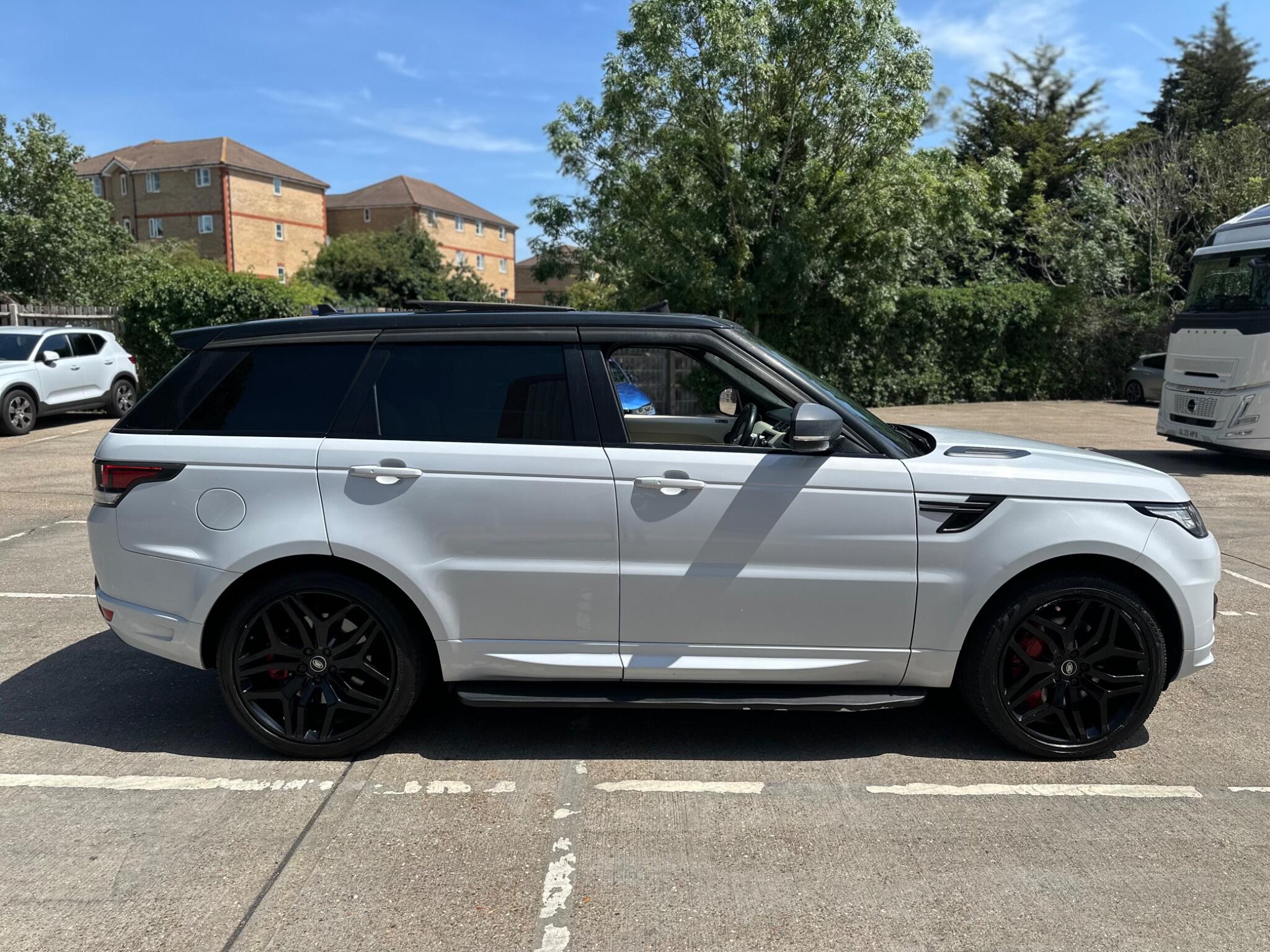 Land Rover Range Rover Sport view 4