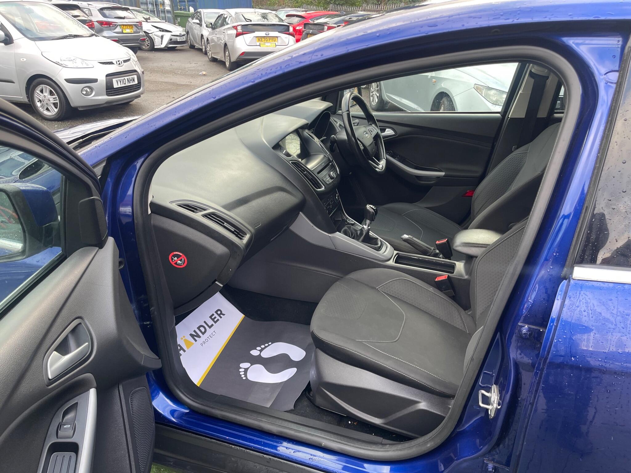 2016 Ford Focus 1.0T EcoBoost Zetec Euro 6 (s/s) 5dr • 83,680 miles image 32