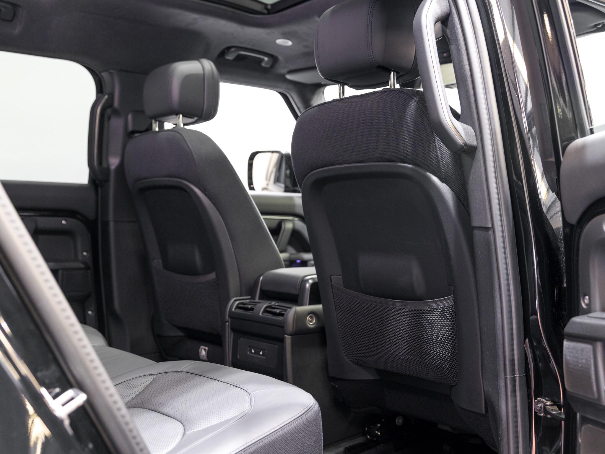 Land Rover Defender 110 view 33