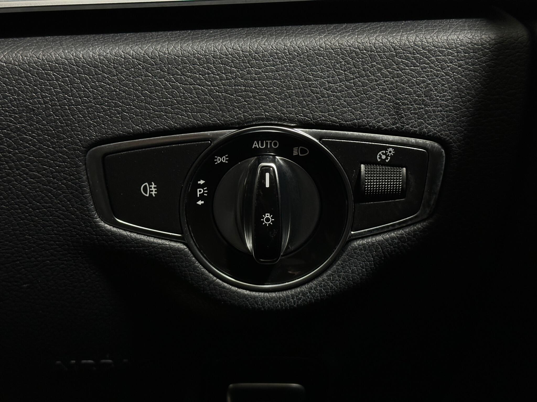 Mercedes-Benz E-Class view 17