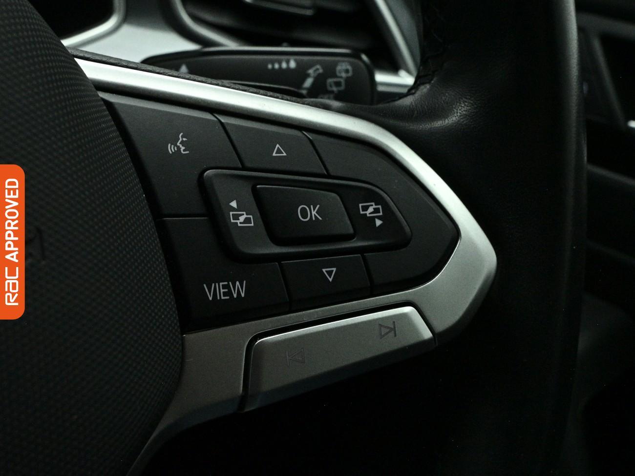 Volkswagen T-Roc view 23