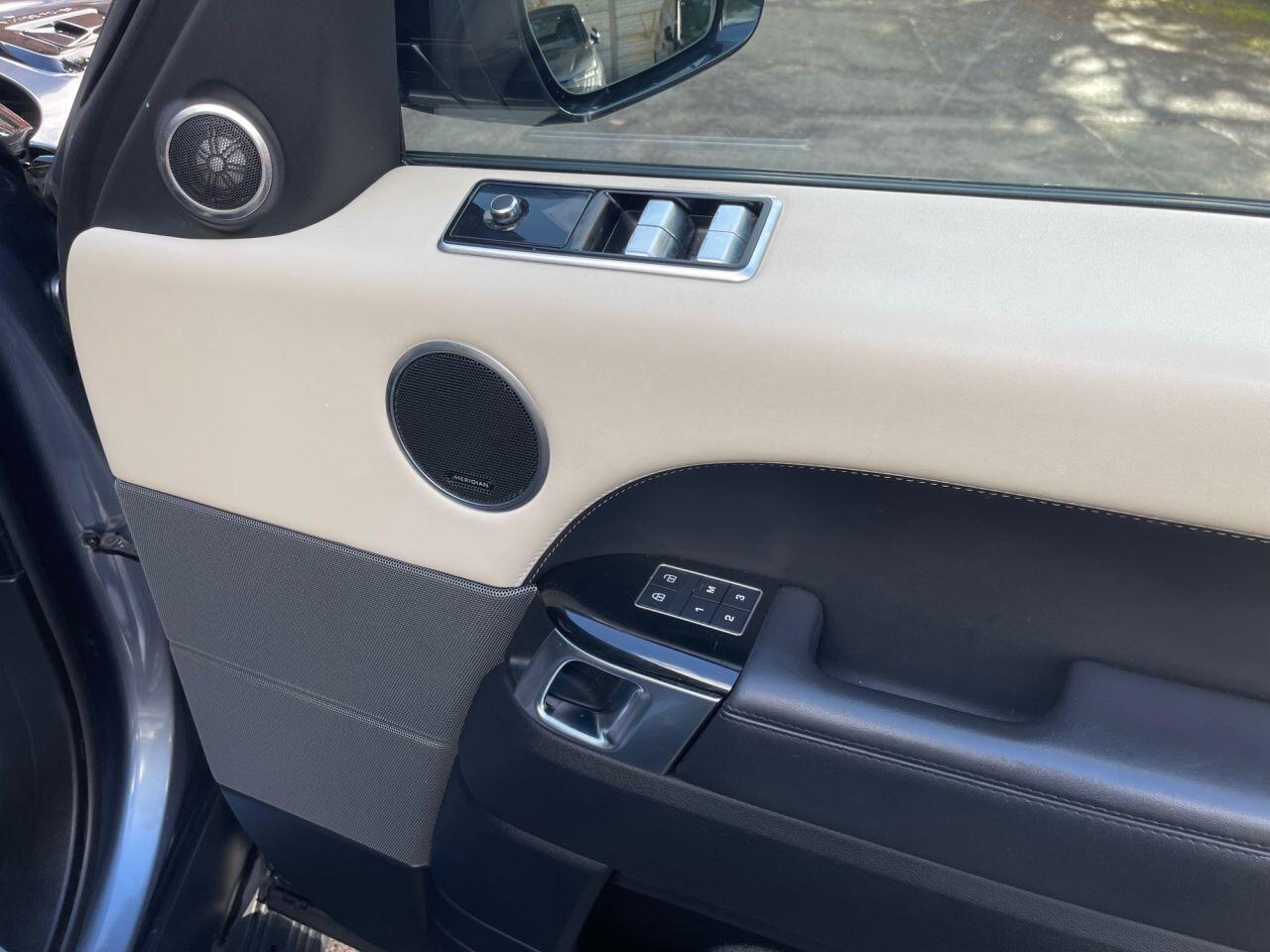 Land Rover Range Rover Sport view 11
