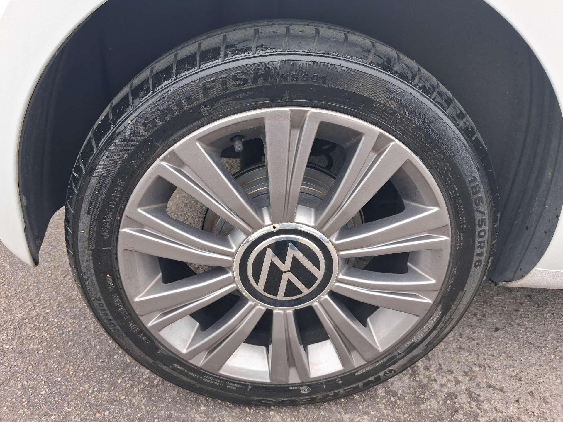 Volkswagen up! view 20