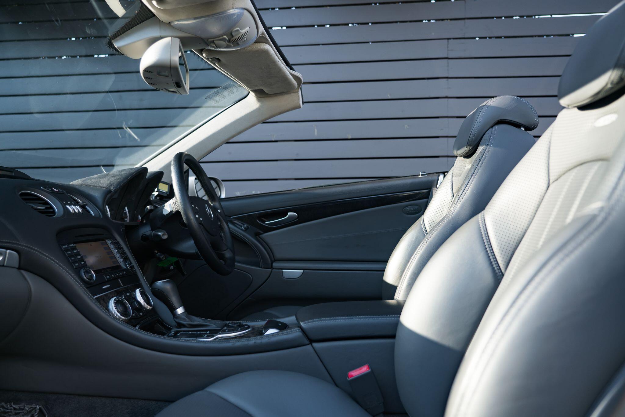 Mercedes-Benz SL view 30