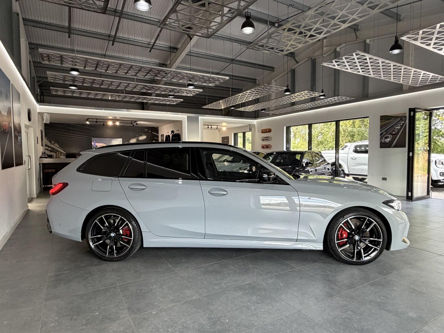 BMW 3 Series view 18