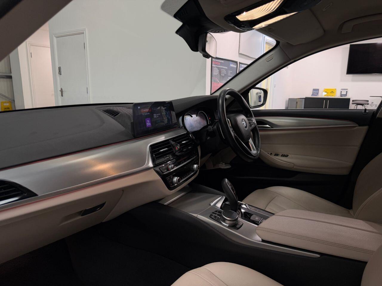BMW 5 Series view 8