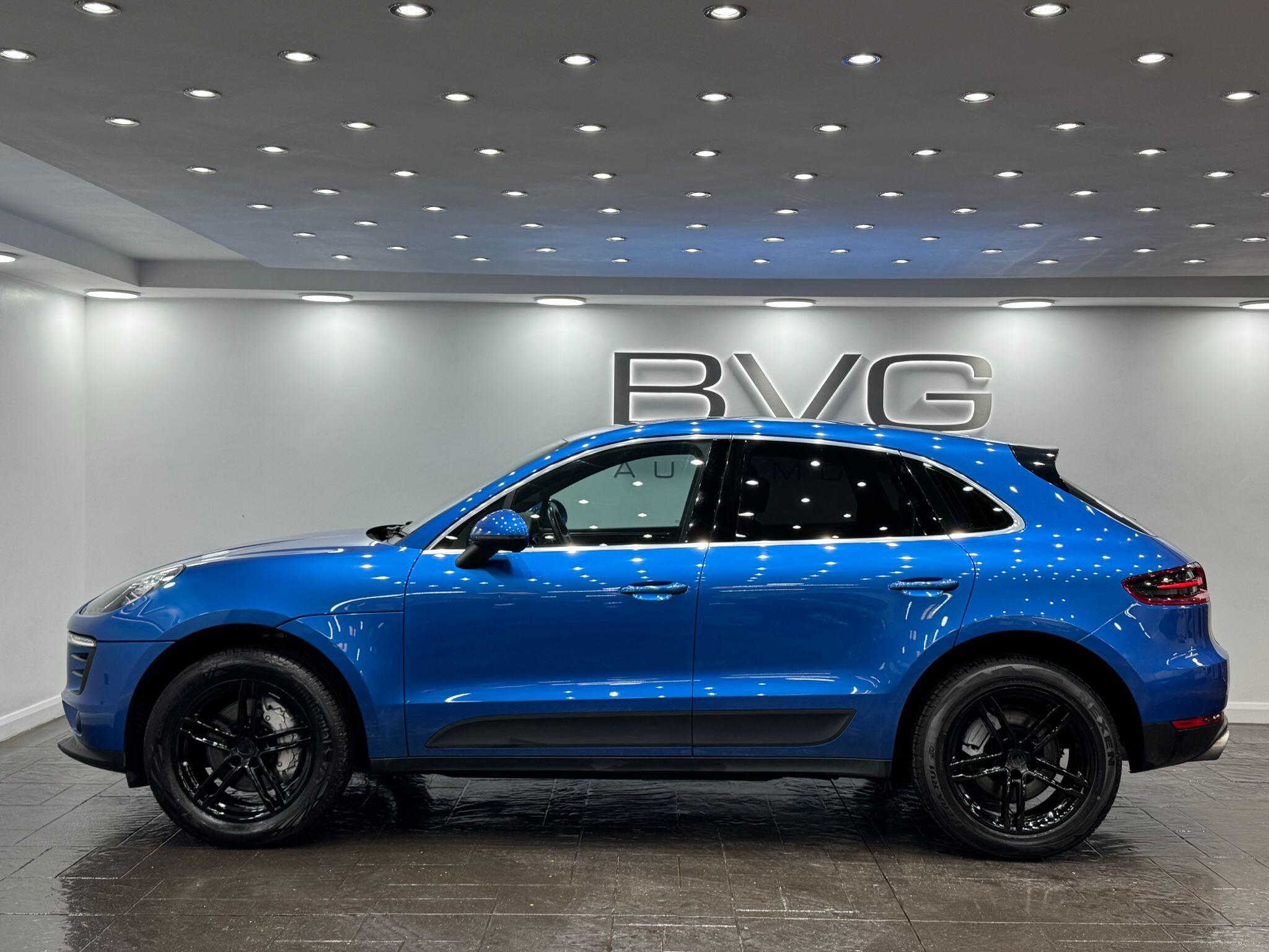 Porsche Macan view 14