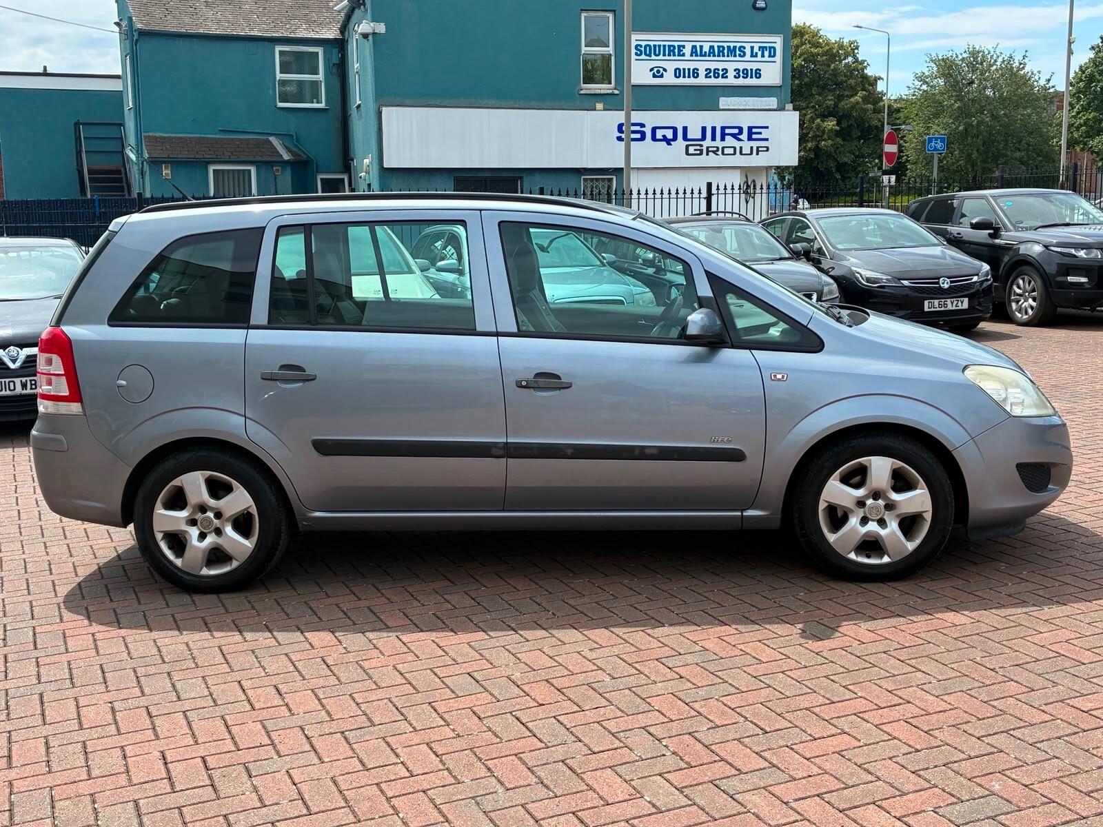 Vauxhall Zafira view 4