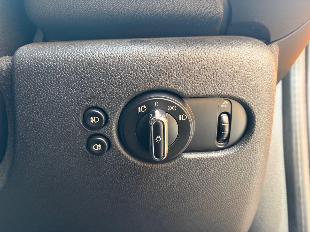 Mini Hatch view 24