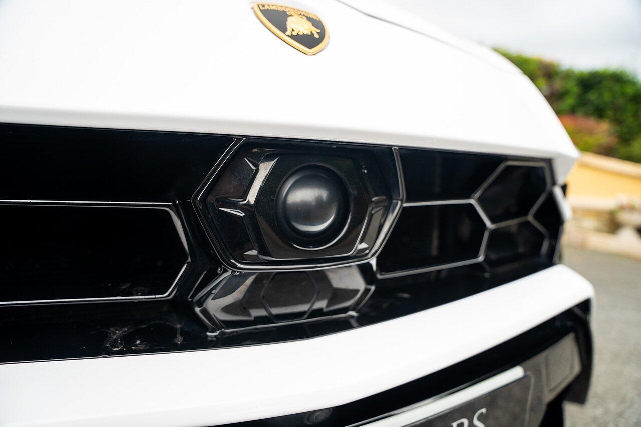 Lamborghini Urus view 32