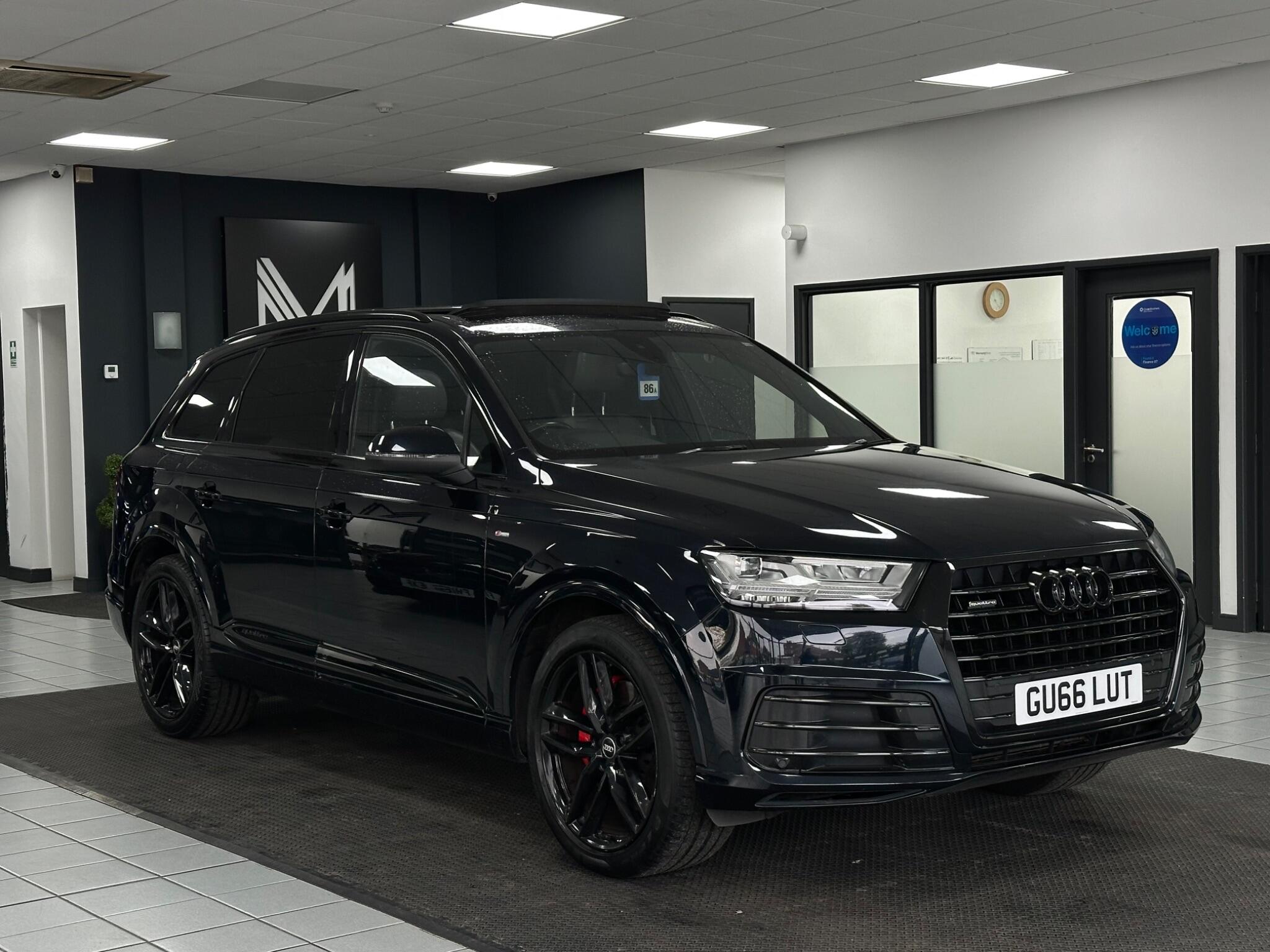 Audi Q7 view 2