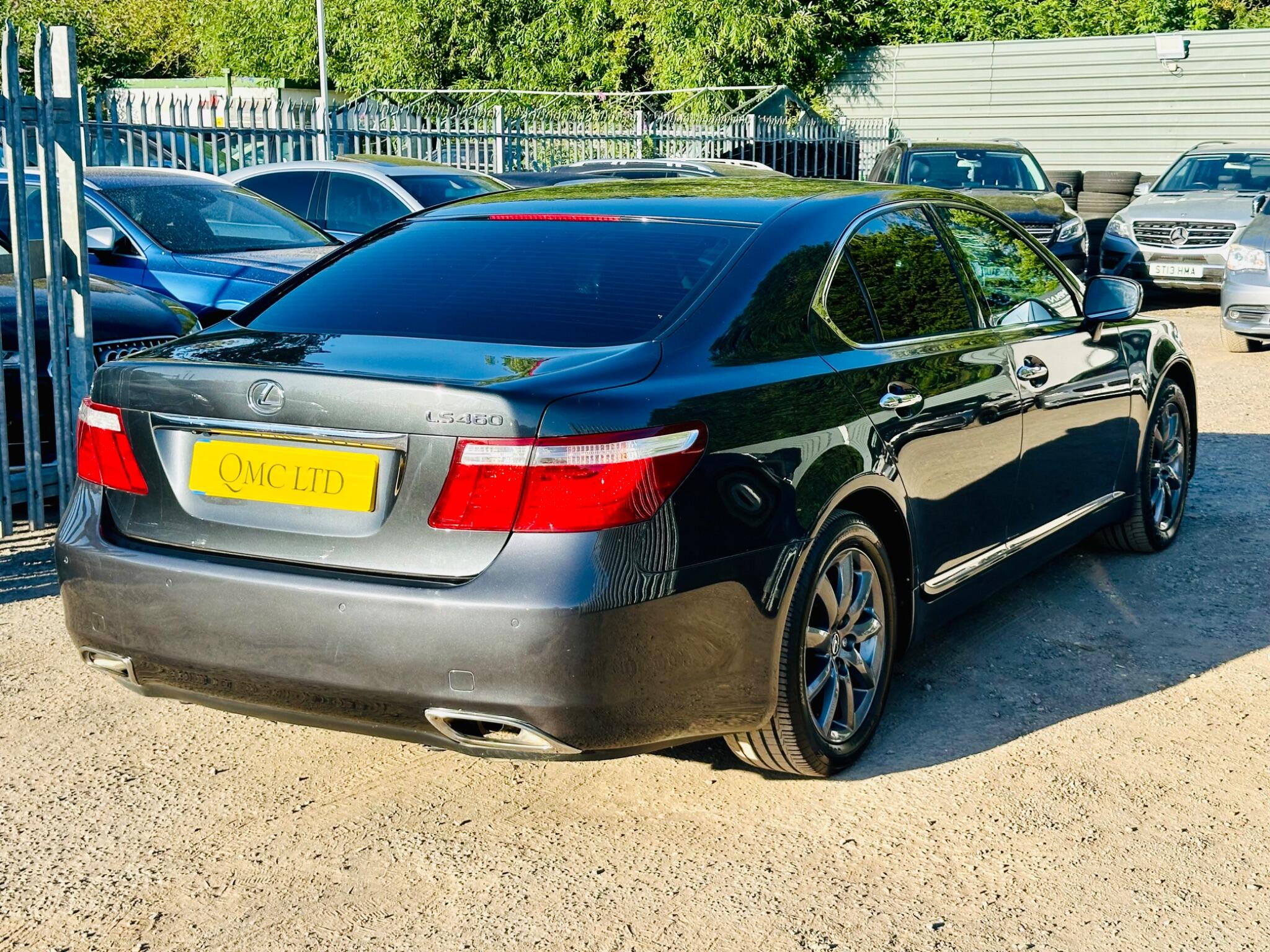 Lexus LS view 6