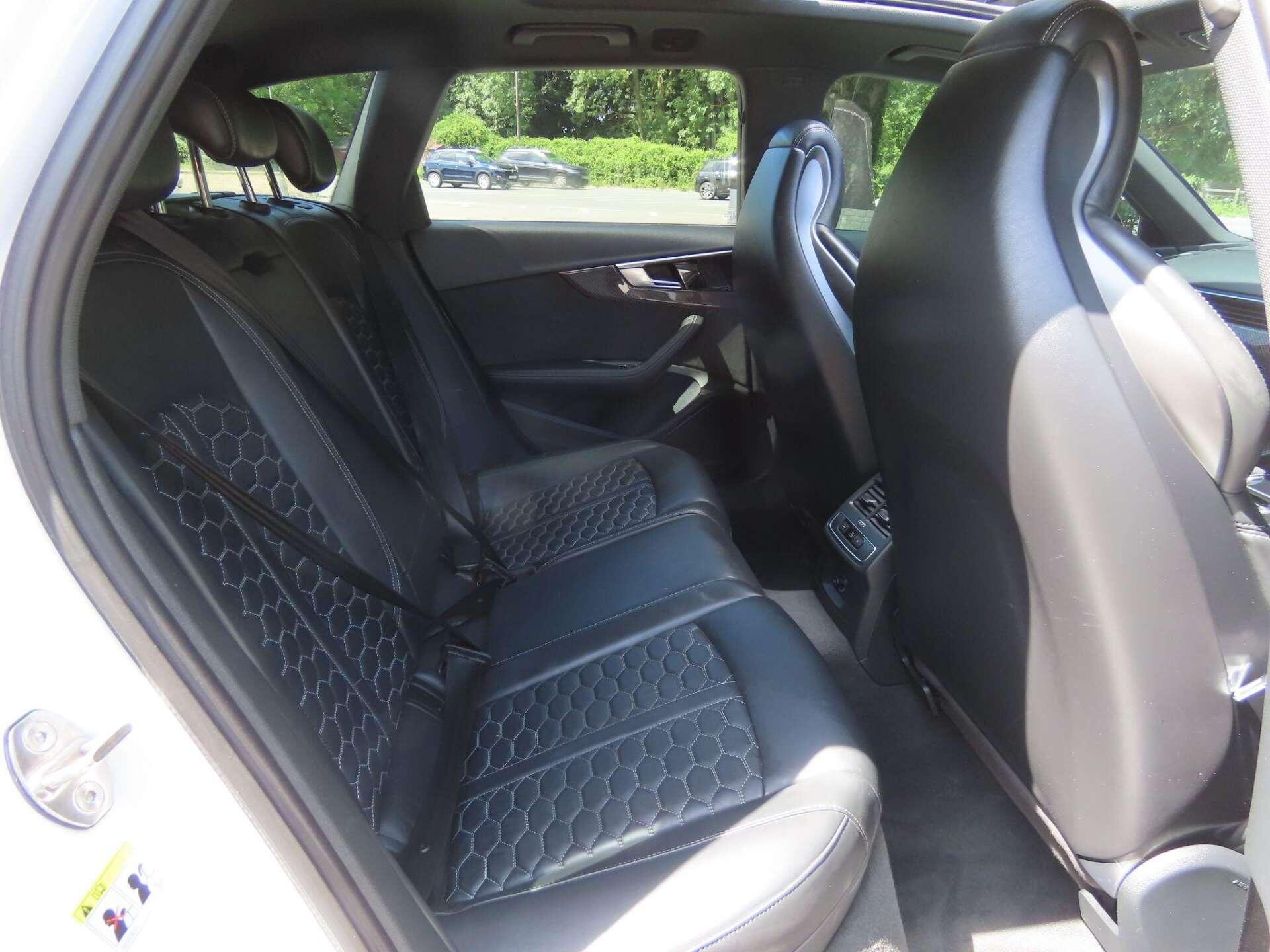 Audi RS4 view 12